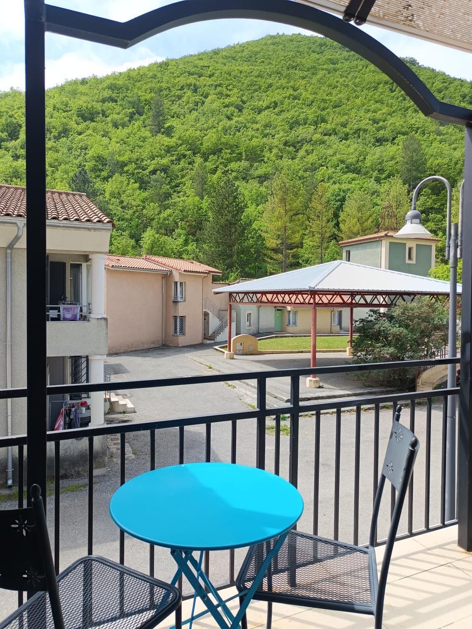 Property building, View (from property/room), Balcony/Terrace, Dining area, Mountain view