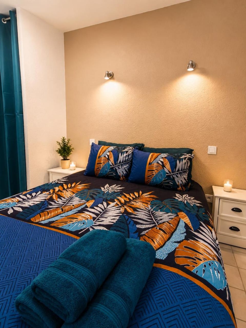 Bed, Photo of the whole room, Bedroom