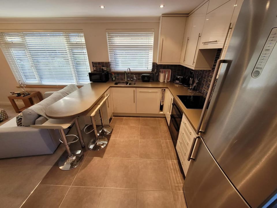 Kitchen or kitchenette, Seating area, minibar