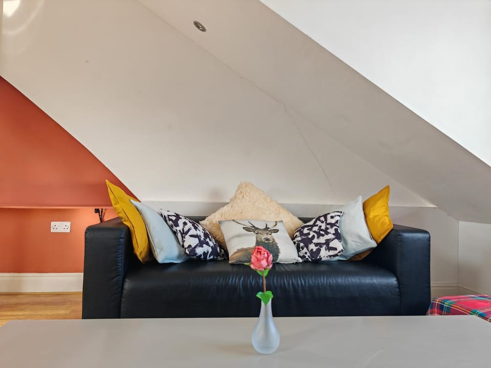 Lovely double bed room Vacation rental in London Borough of Camden