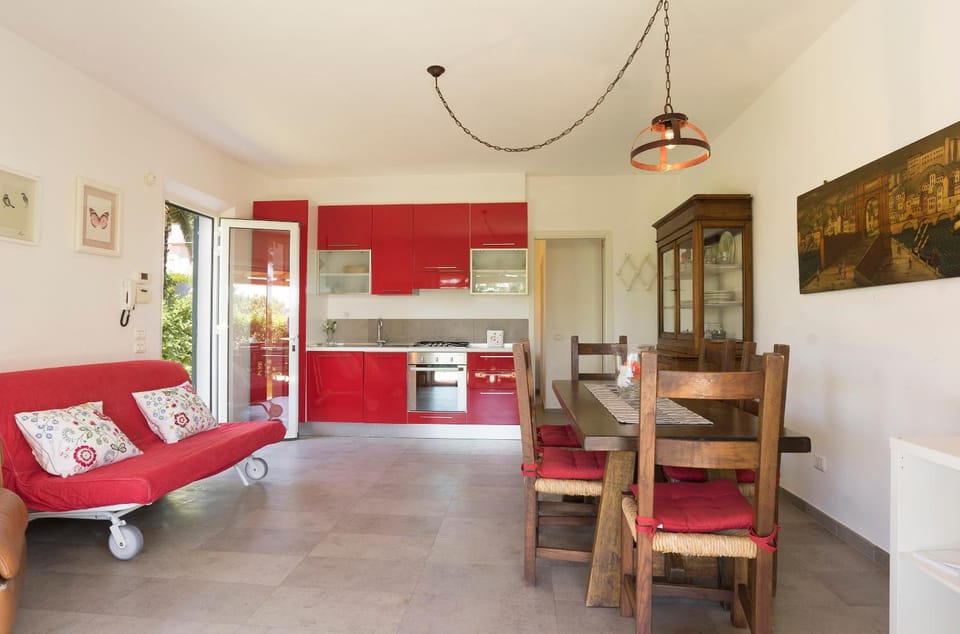 Kitchen or kitchenette, Living room, Seating area, Dining area, pet friendly