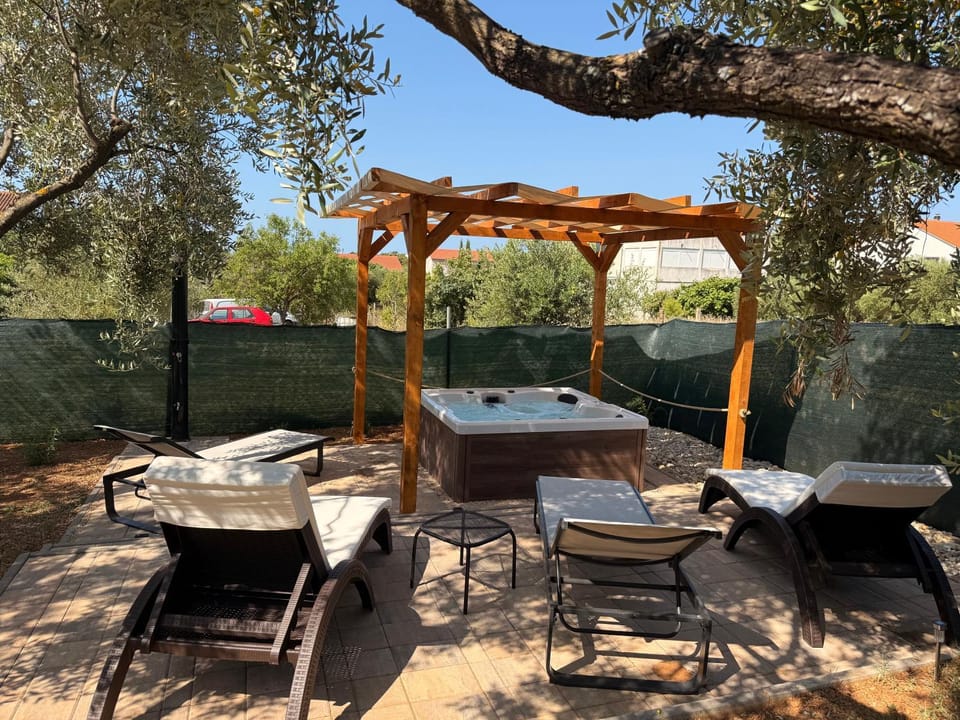Mobile Home Olive Tree Apartment in Šibenik-Knin County, Croatia