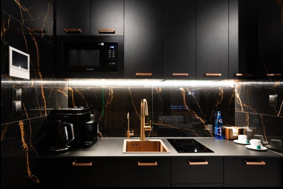 Kitchen or kitchenette, microwave, minibar, stove