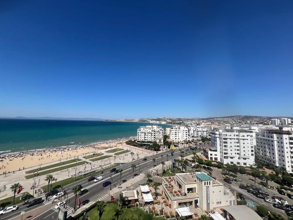Tout à pied - vue mer et plage Apartment in Tangier