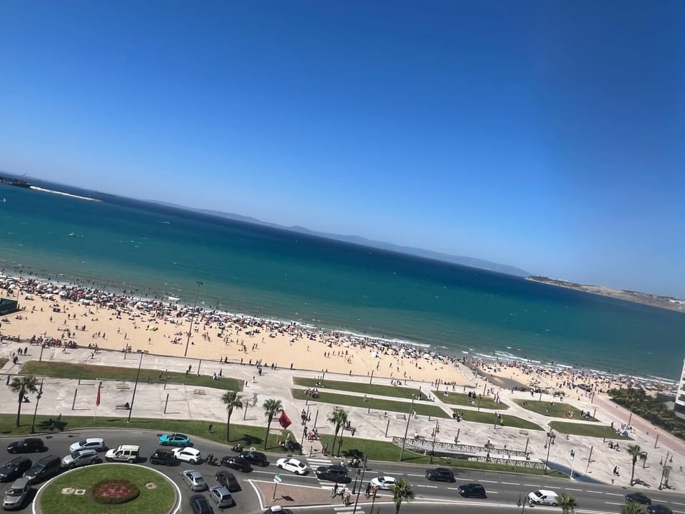 Tout à pied - vue mer et plage Apartment in Tangier