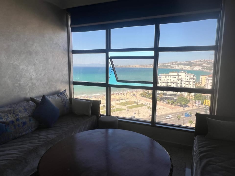 Tout à pied - vue mer et plage Apartment in Tangier
