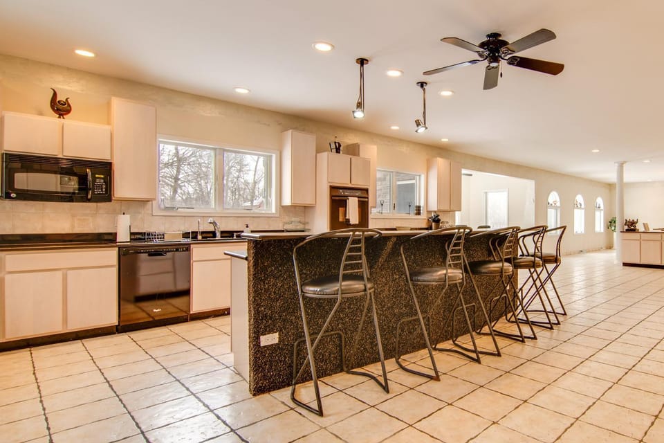 Relaxing Sauna: Hoffman Estates Villa in Elgin! Villa in Hoffman Estates