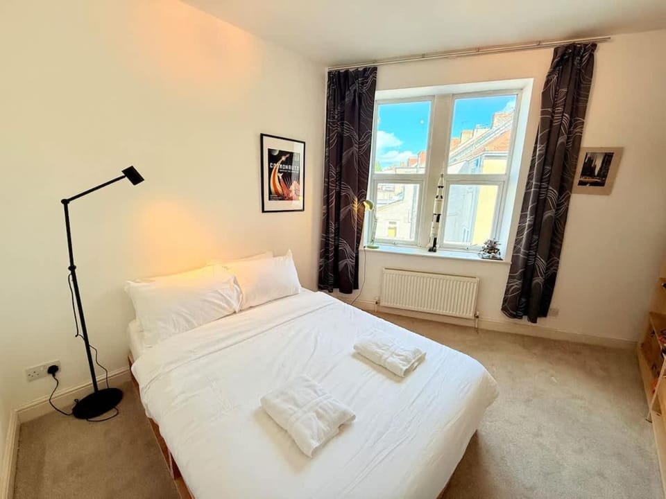 Perfect City Flat for Leisure & Work stays Apartment in Bristol