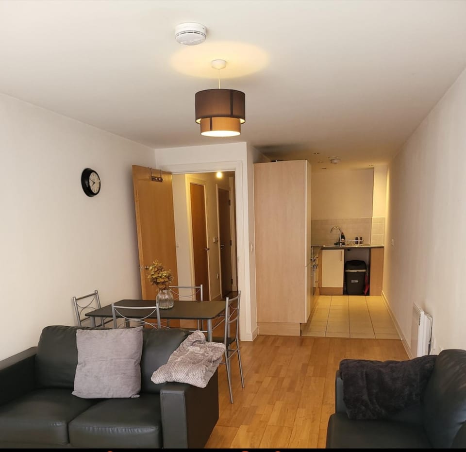 1room in shared 2 bedroom apartment R2 Bed and Breakfast in Salford