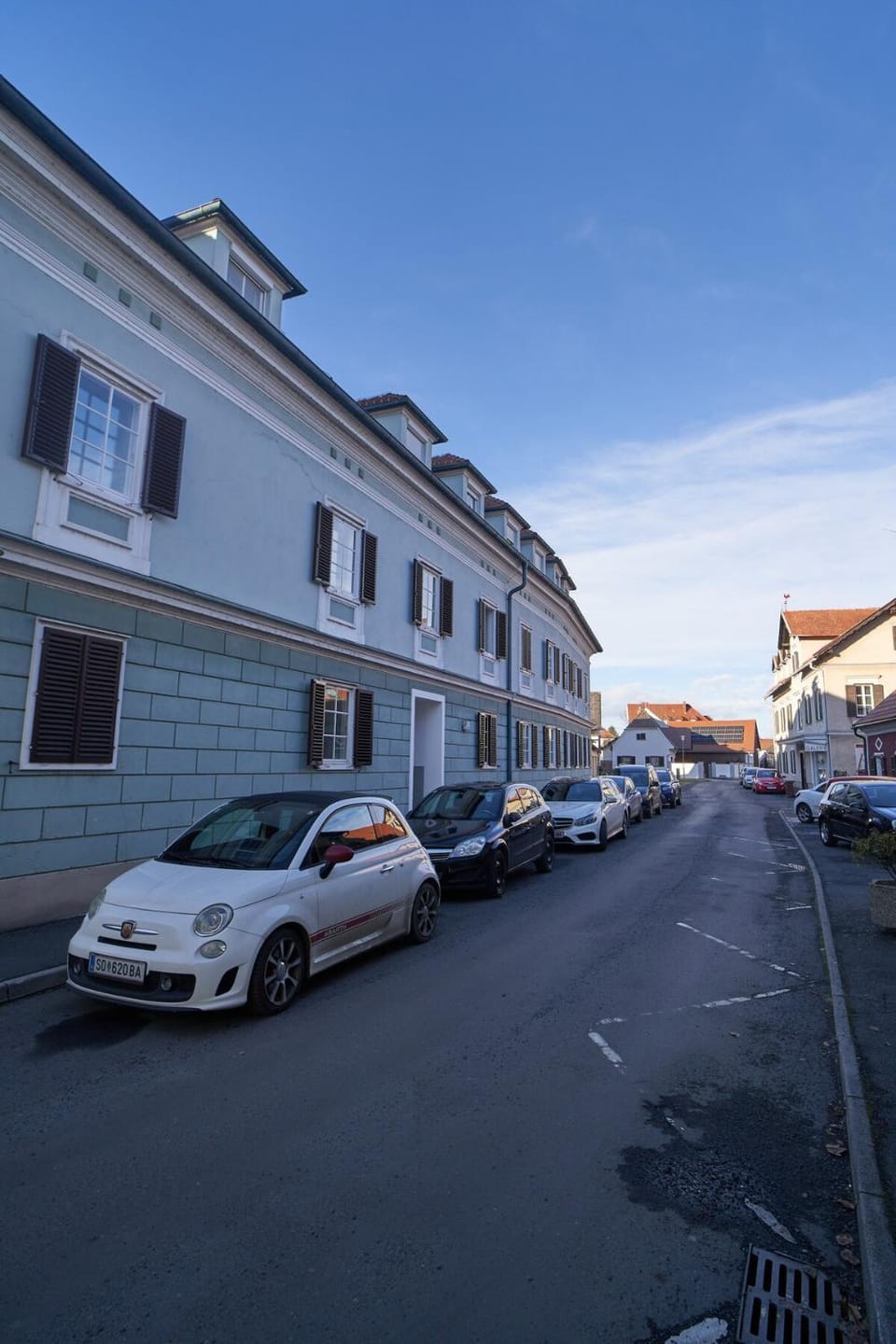 Property building, Day, Neighbourhood, Street view, Location, Parking