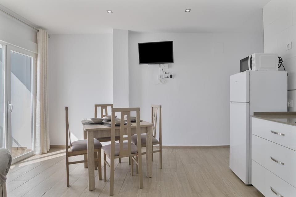 Property building, Kitchen or kitchenette, Living room