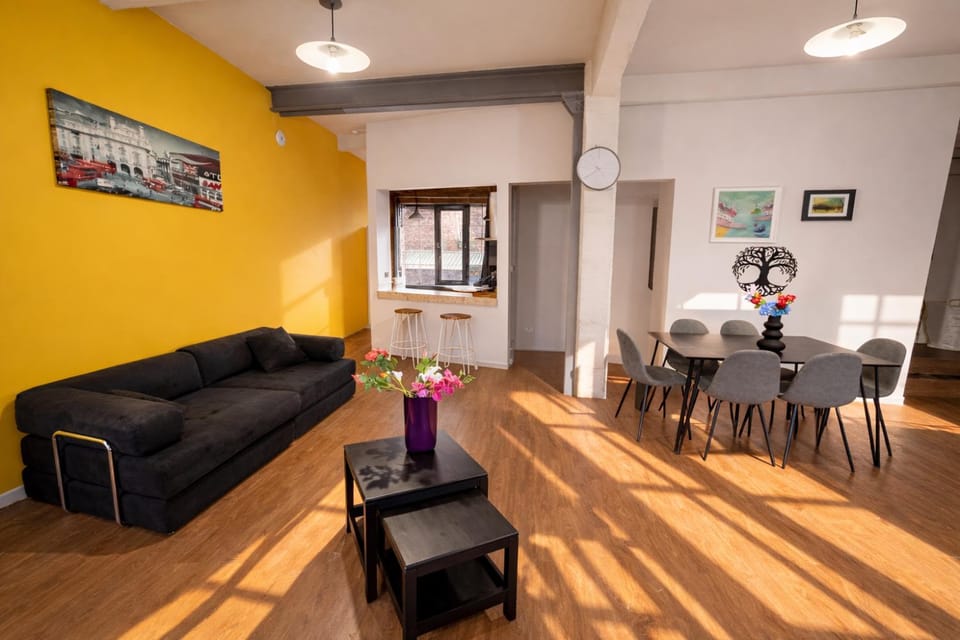 Living room, Seating area, Dining area