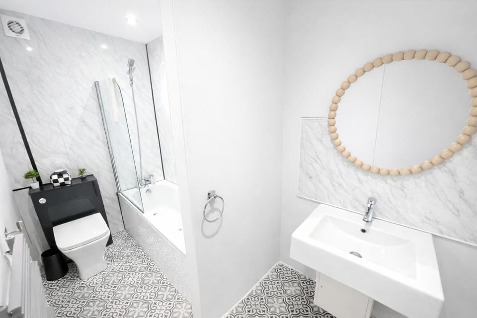 Shower, Toilet, Bathroom