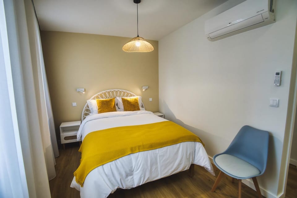 Bed, Bedroom, air conditioner
