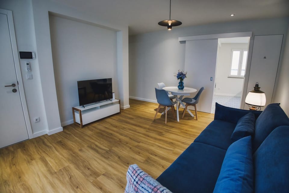 TV and multimedia, Living room, Dining area