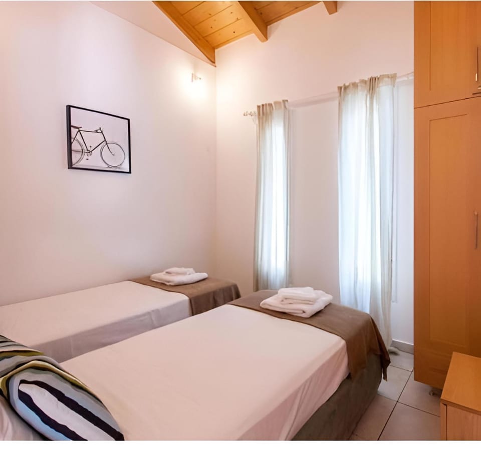 Bed, Photo of the whole room, Bedroom, towels, wardrobe