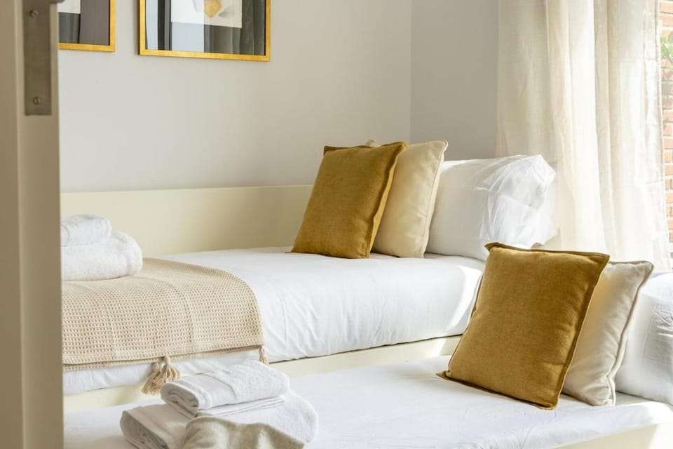Temporary 3-bedroom duplex in downtown Madrid BAS159 Apartment in Madrid