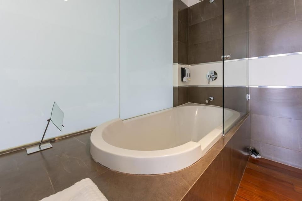 Temporary 3-bedroom duplex in downtown Madrid BAS159 Apartment in Madrid