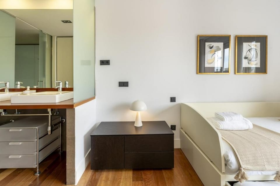 Temporary 3-bedroom duplex in downtown Madrid BAS159 Apartment in Madrid
