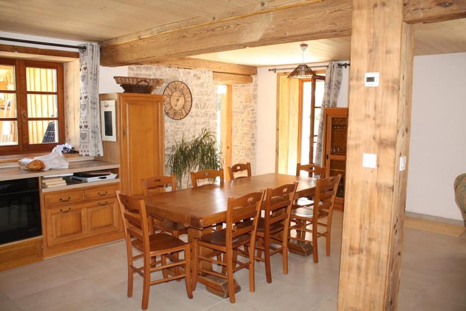 Gîte 'Les Ursules', 2 à 6 personnes Chalet in Neuchâtel, Switzerland