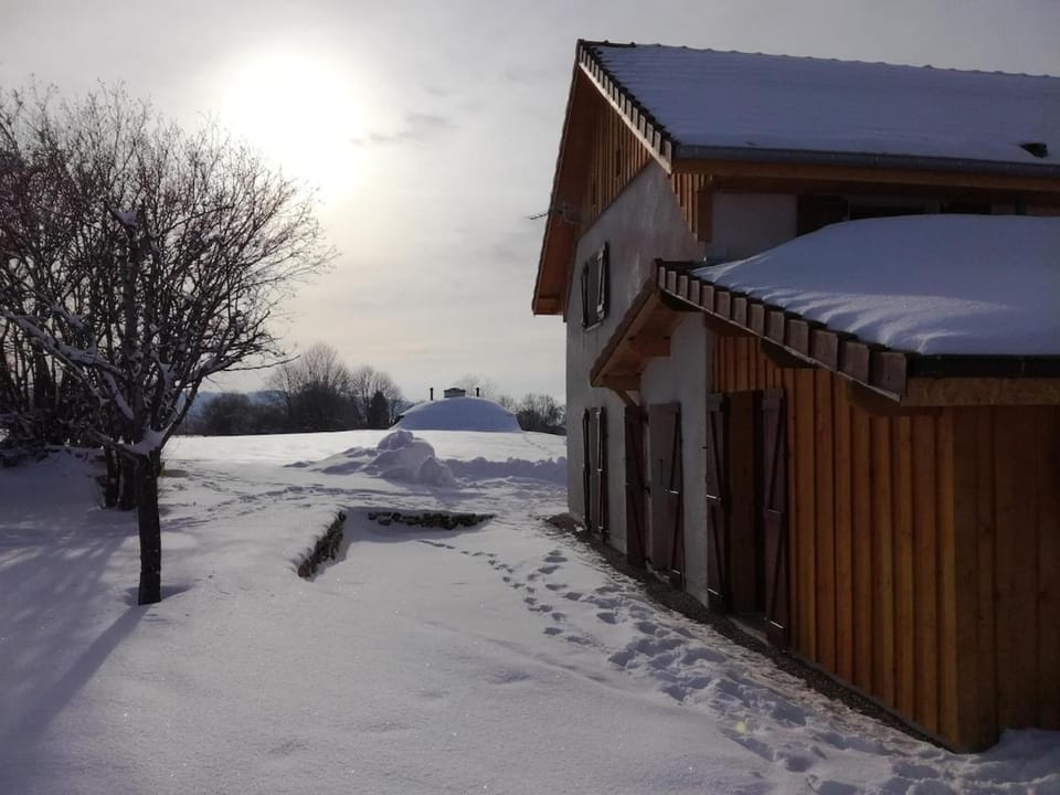 Gîte 'Les Ursules', 2 à 6 personnes Chalet in Neuchâtel, Switzerland