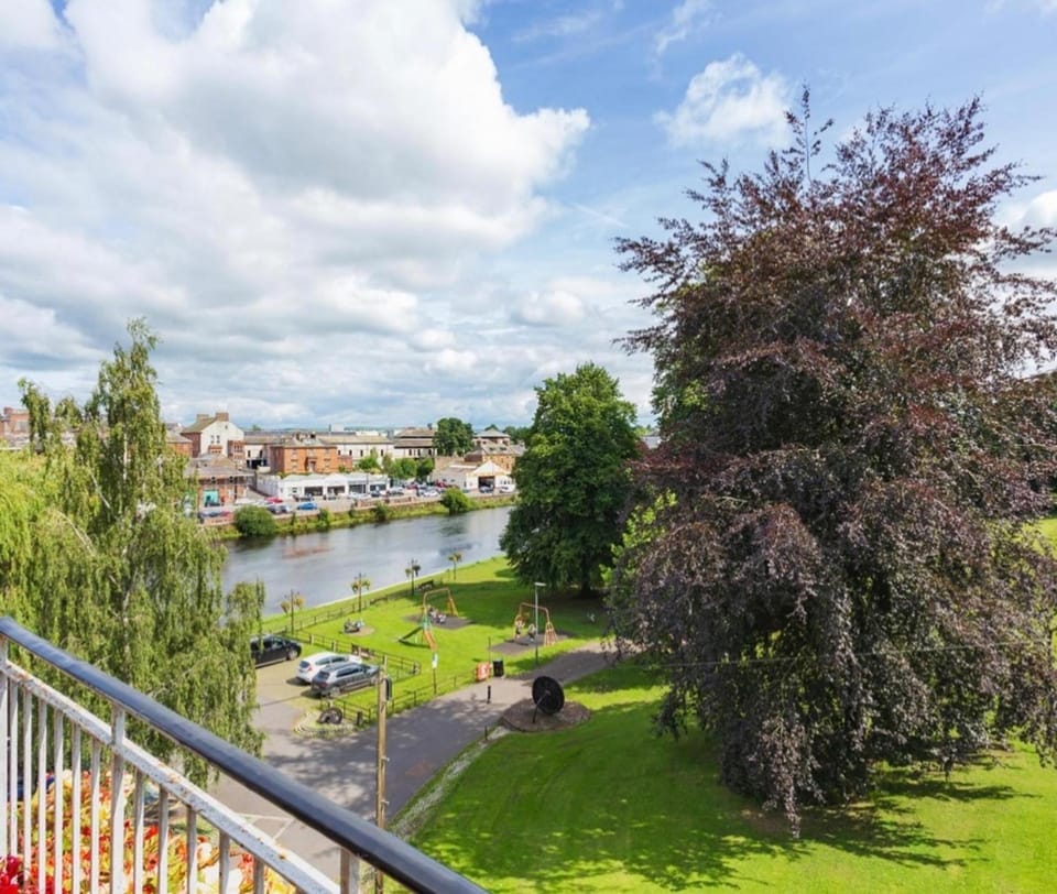 Garden, Garden view, Location