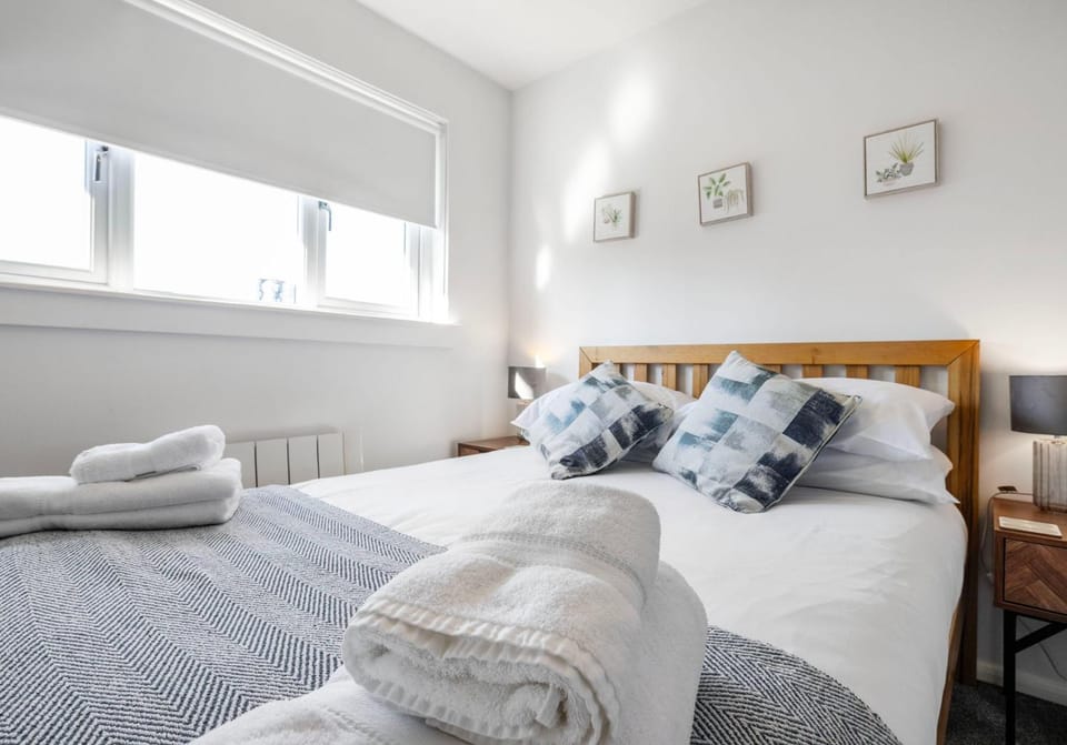 Cairn BNB Introduces Mavisbank Gardens - where homely charm meets modern living House in Glasgow