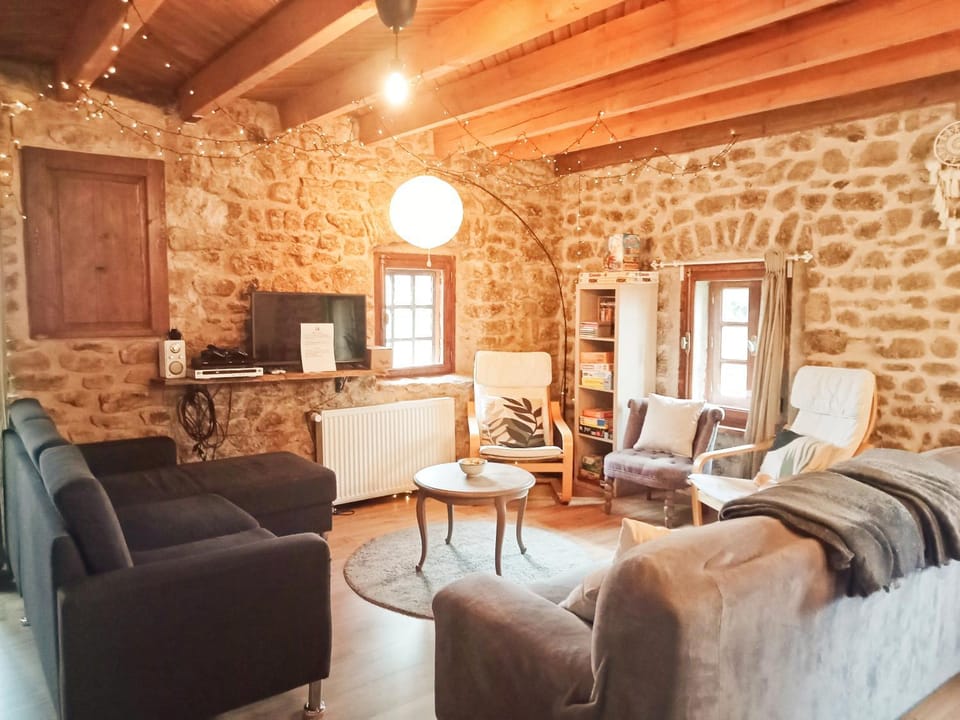 Communal lounge/ TV room, Living room, Seating area
