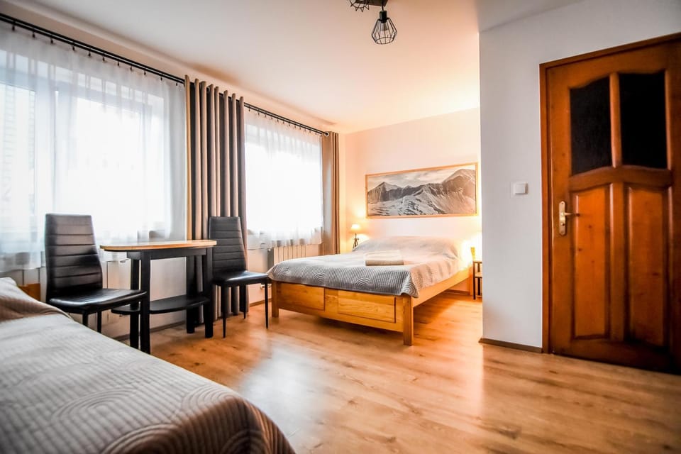 Bed, Living room, Photo of the whole room, Seating area, Bedroom