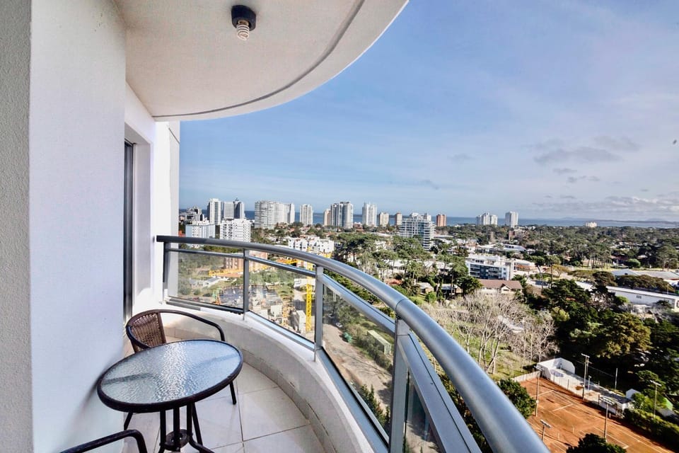 Balcony/Terrace, City view