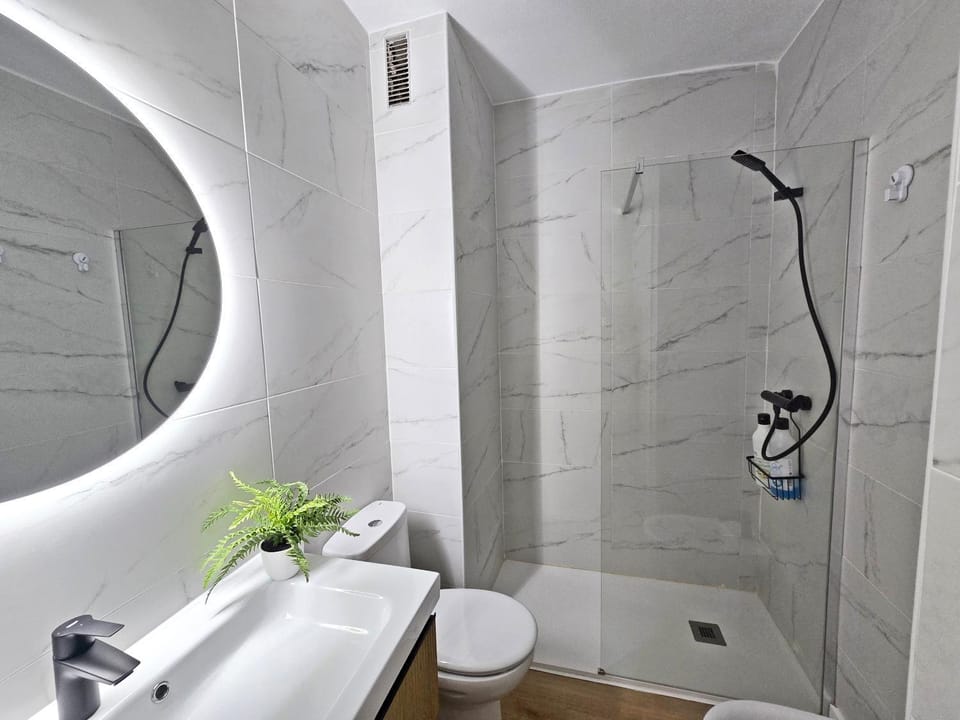 Shower, Bathroom, towels