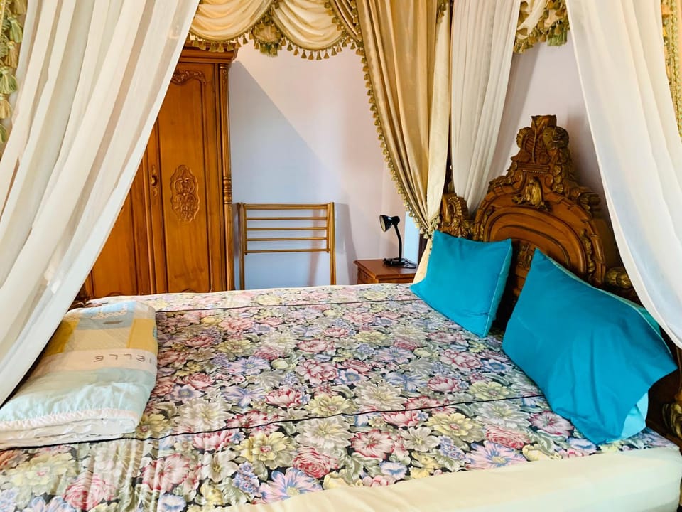 Bed, Bedroom, air conditioner