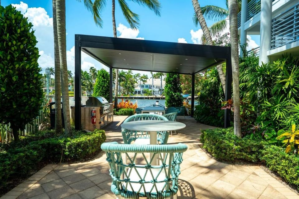 Patio, Day, Garden