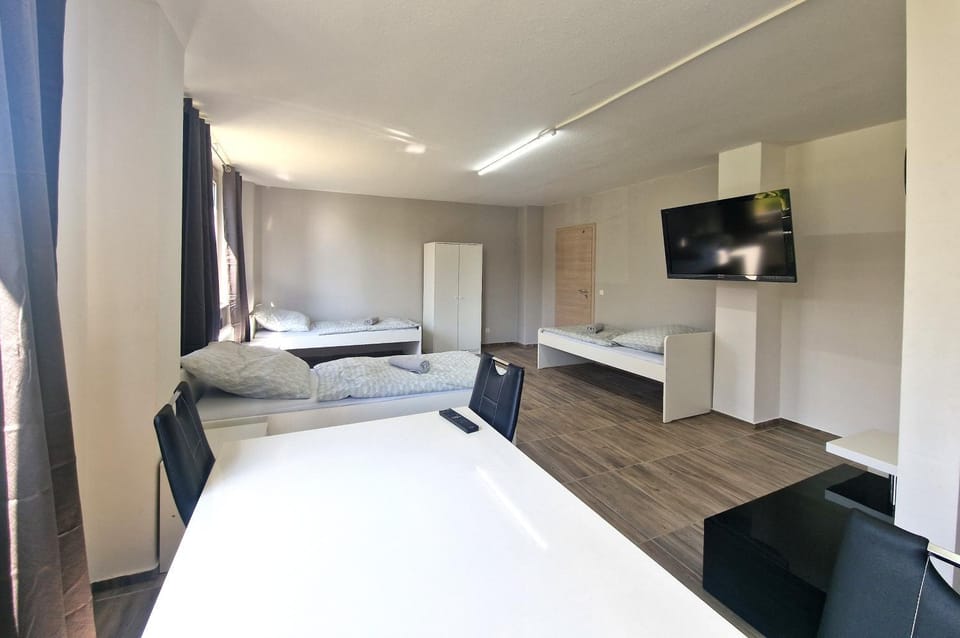 Bed, TV and multimedia, Photo of the whole room, Seating area, towels