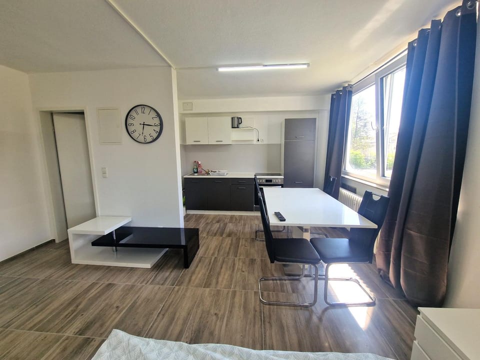 Kitchen or kitchenette, Seating area, Dining area