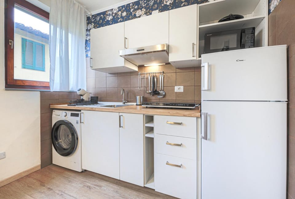 Kitchen or kitchenette, stove, washing machine