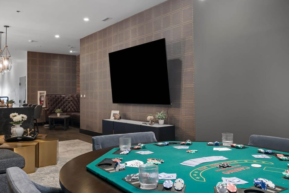French's Luxury Condo - Steps from Broadway House in East Nashville