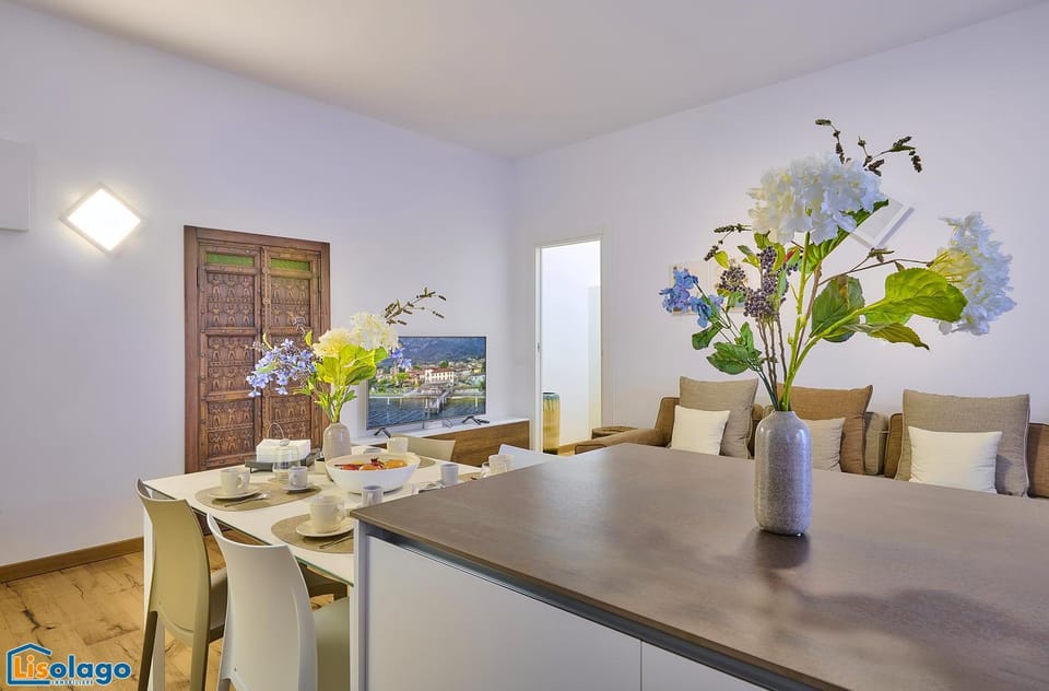 Kitchen or kitchenette, Living room, Breakfast, kitchen