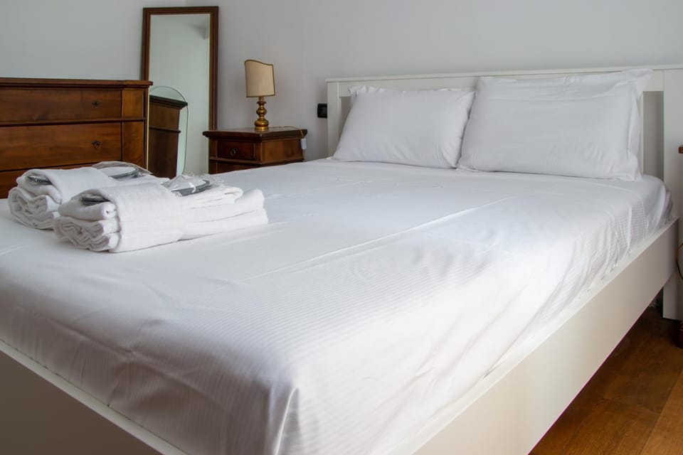 Bed, Photo of the whole room, Bedroom, towels