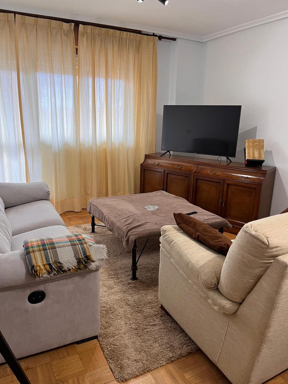 Communal lounge/ TV room, TV and multimedia, Living room, Seating area