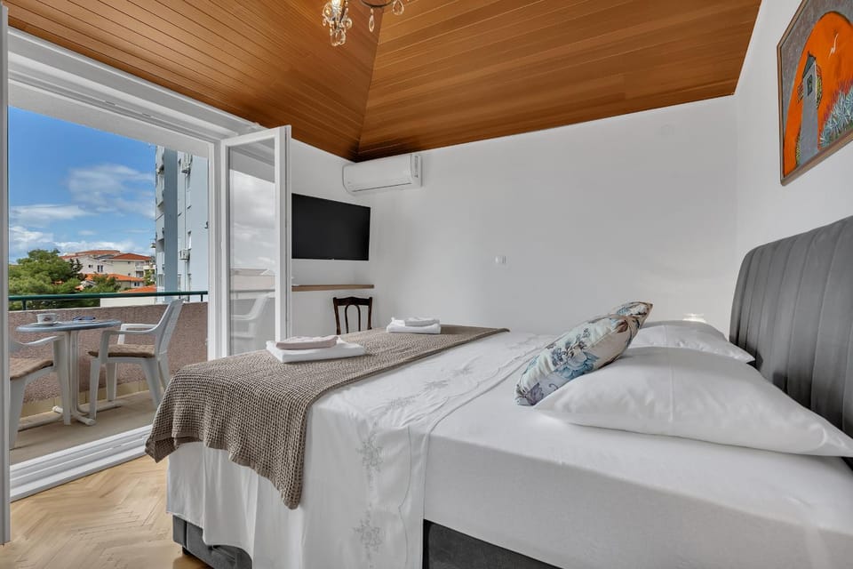 TV and multimedia, Bedroom, air conditioner