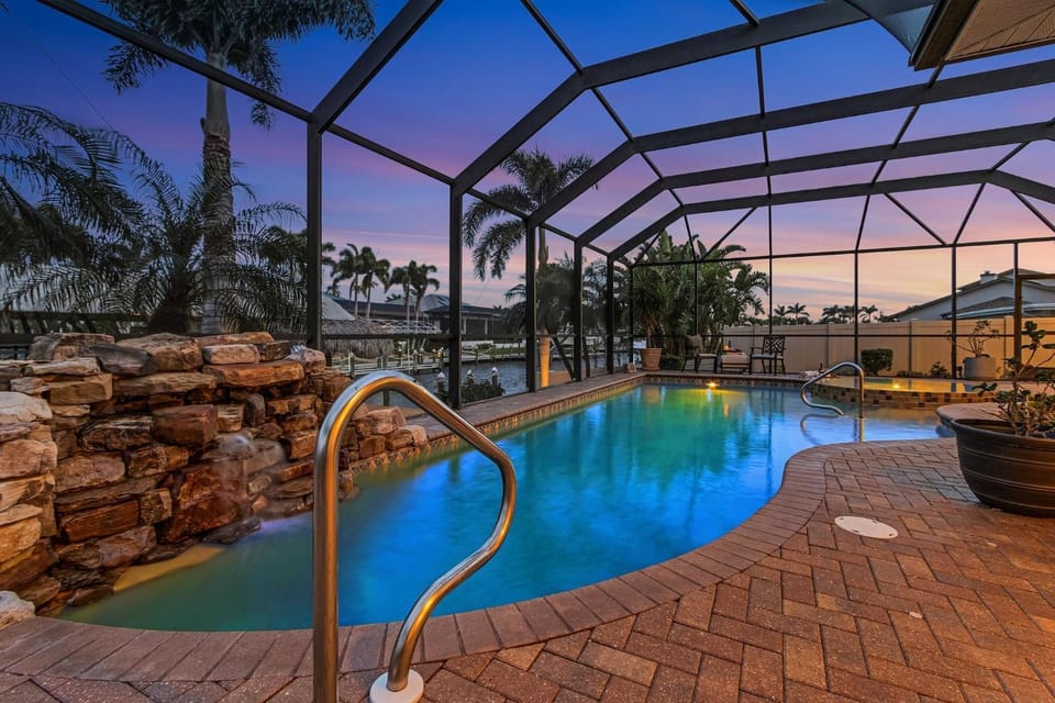 Heated Pool & Spa, Gulf Access, Dock and Tiki Hut - Coastal Escape - Roelens Vacations House in Cape Coral