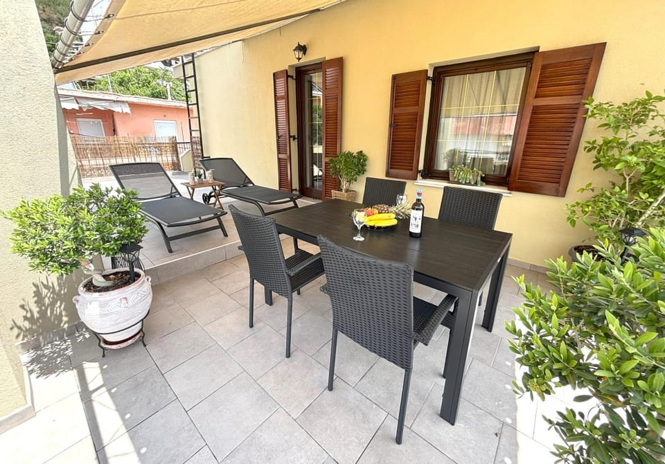 Balcony/Terrace, Dining area, City view, Mountain view, Sea view, sunbed