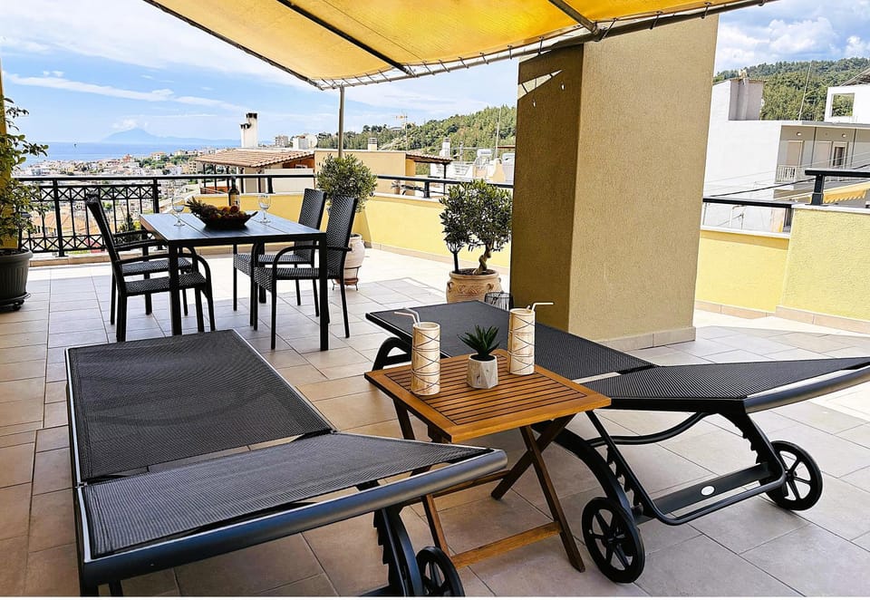 Balcony/Terrace, City view, Mountain view, Sea view, sunbed