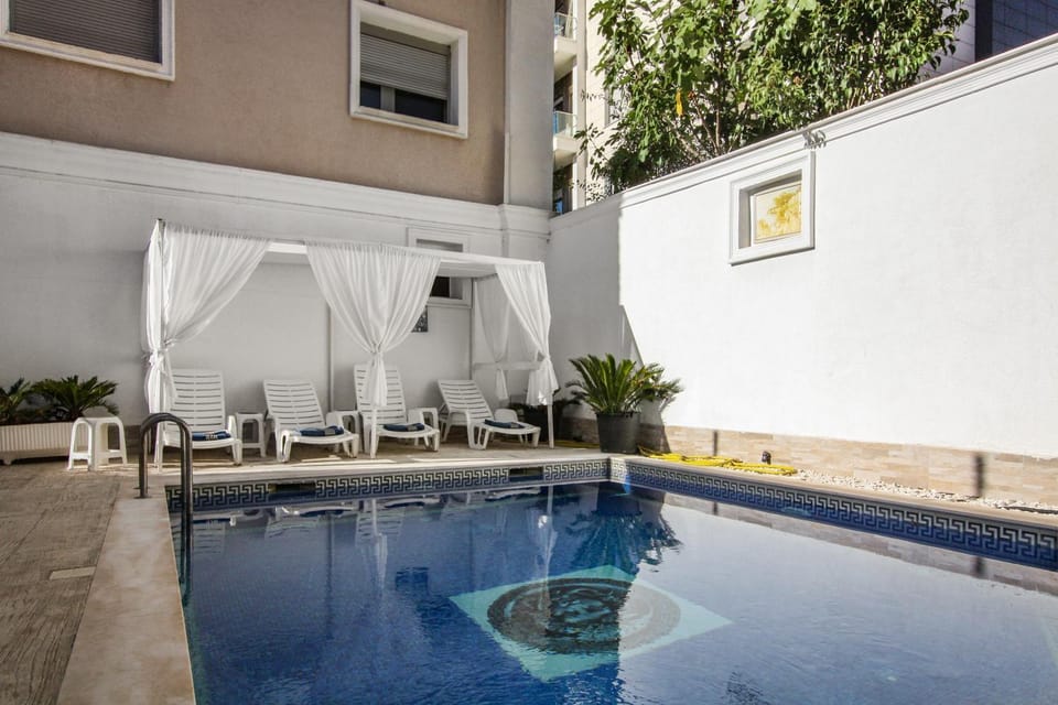 Swimming pool, Swimming pool