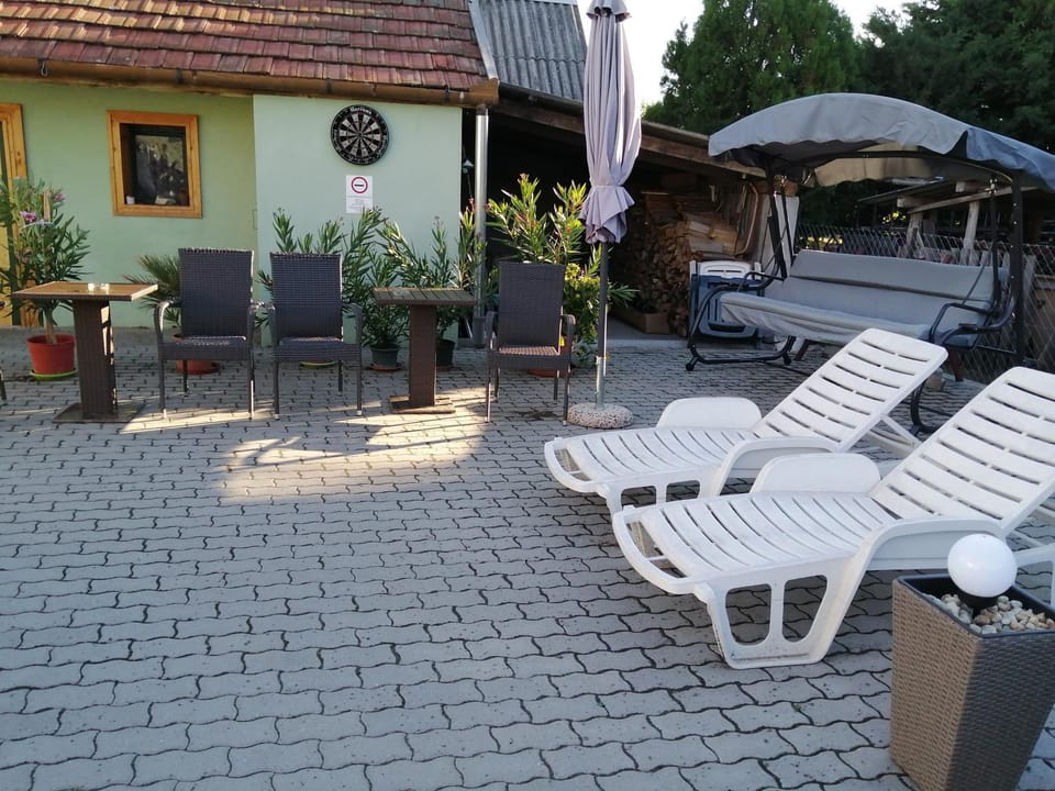 Attila Vendégház Tápiószentmárton Bed and Breakfast in Hungary