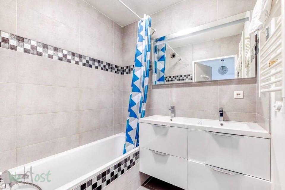 Bedroom apartment with balcony and pool Apartment in Lyon