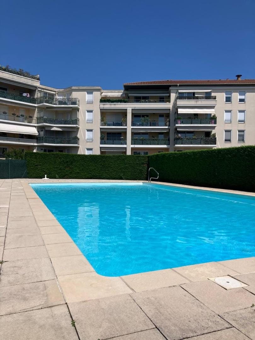 Bedroom apartment with balcony and pool Apartment in Lyon