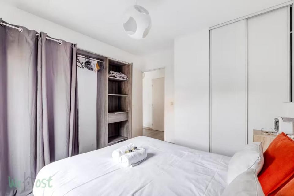 Bedroom apartment with balcony and pool Apartment in Lyon