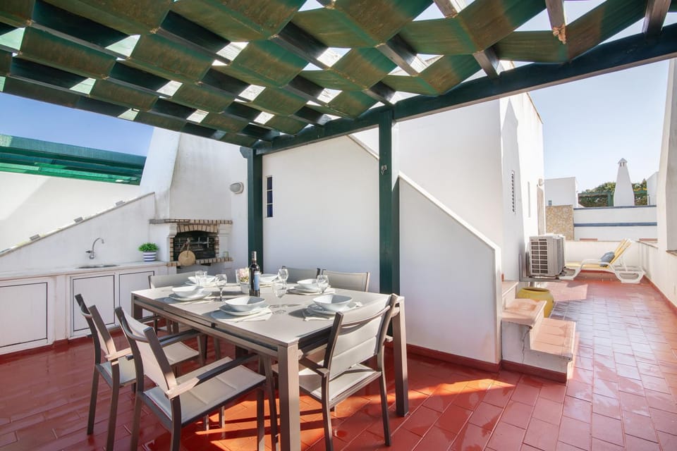 Property building, Balcony/Terrace, Living room